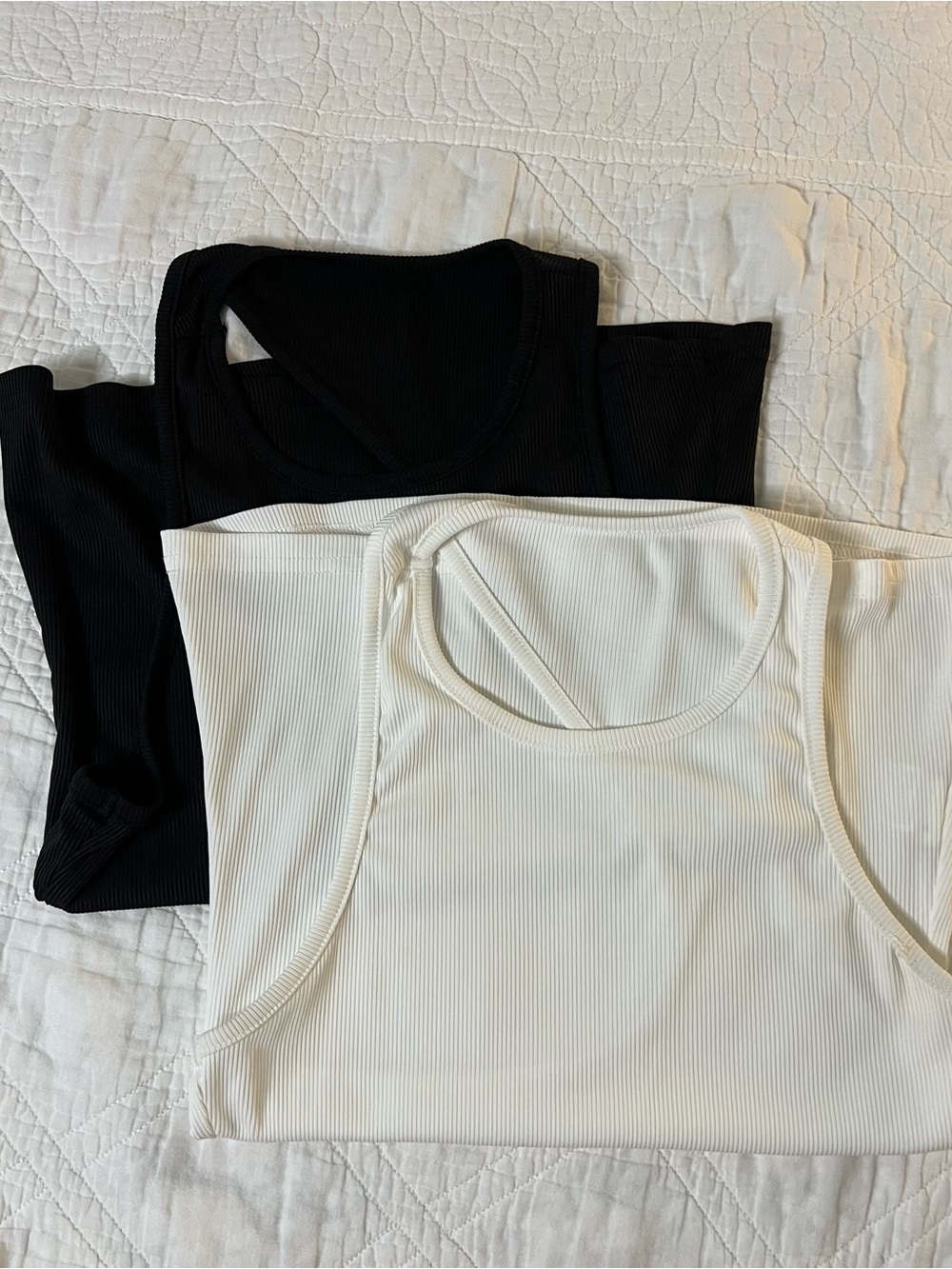 SHEIN Black and White Ribbed Racerback Tank Top (2)